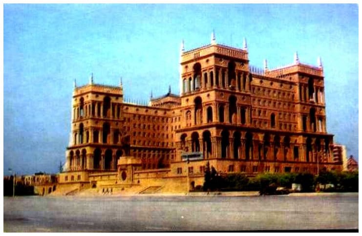 Bild: Regierungsgebäude am Leninplatz